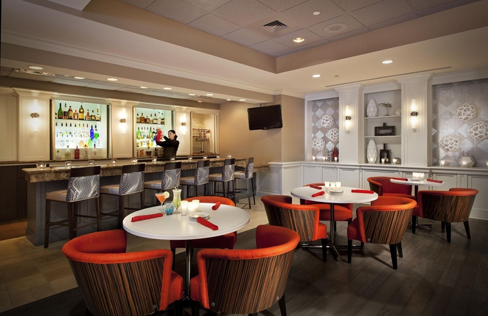 Imagen del bar/restaurante del Hotel Radisson Phoenix Airport. Foto 4