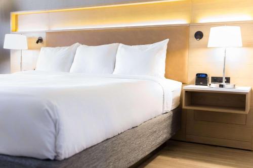 Imagen de la habitación del Hotel Radisson Phoenix Airport. Foto 11