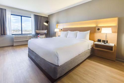 Imagen de la habitación del Hotel Radisson Phoenix Airport. Foto 13