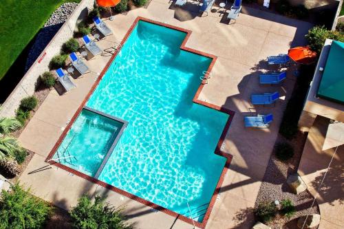 Imagen de la piscina del Hotel Radisson Phoenix Airport. Foto 20