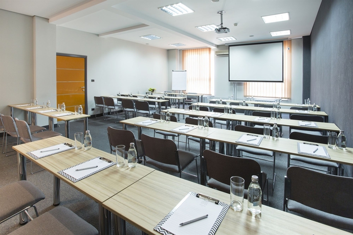 Imagen de los interiores del Hotel Radisson RED Belgrade. Foto 15