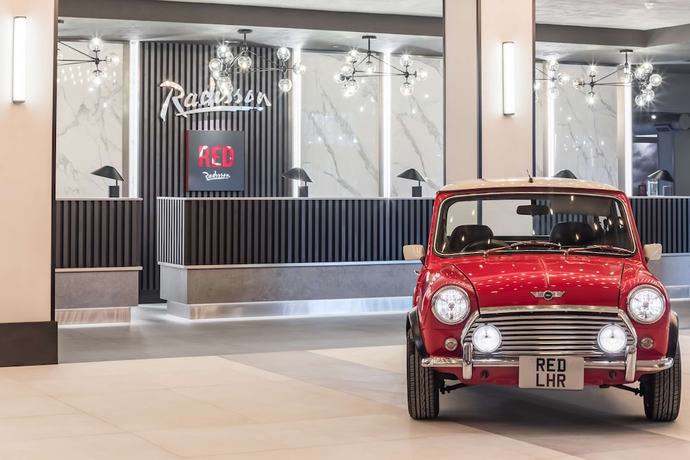 Imagen de los interiores del Hotel Radisson RED Hotel London Heathrow. Foto 13