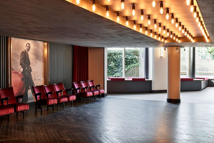 Imagen de los interiores del Hotel Radisson RED Hotel London Heathrow. Foto 14