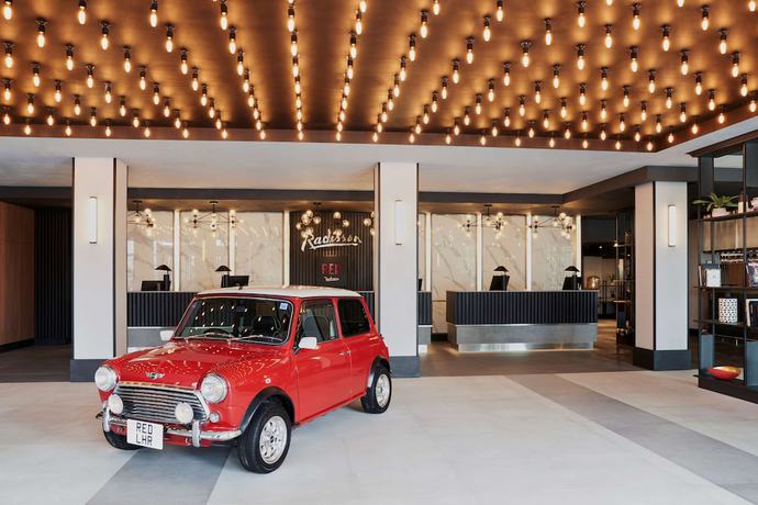 Imagen de los interiores del Hotel Radisson RED Hotel London Heathrow. Foto 15