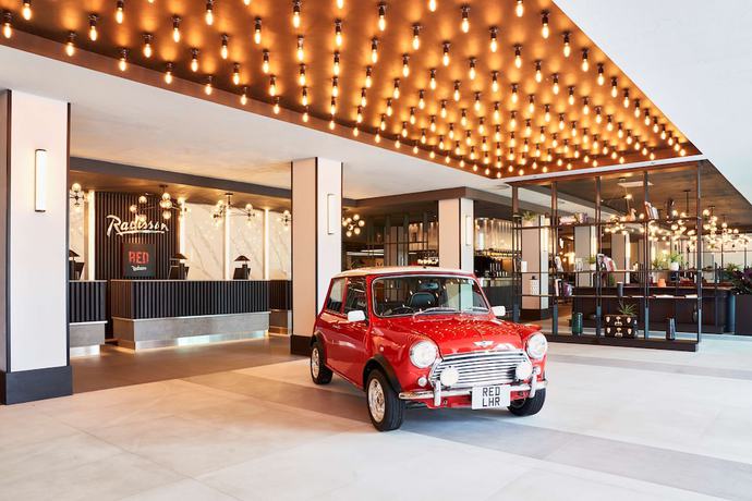 Imagen de los interiores del Hotel Radisson RED Hotel London Heathrow. Foto 16