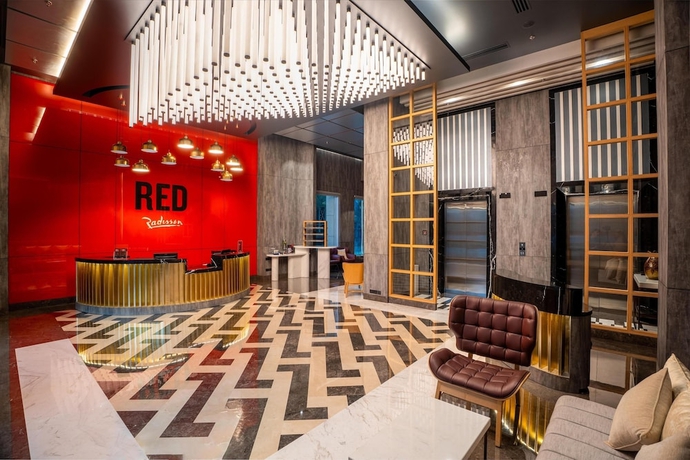 Imagen de los interiores del Hotel Radisson RED Indore. Foto 10