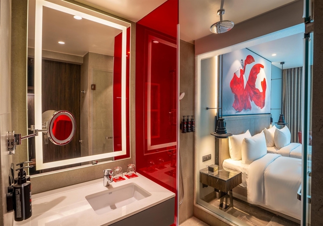 Imagen de la habitación del Hotel Radisson RED Indore. Foto 5