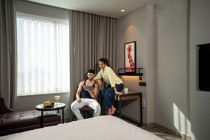 Imagen de la habitación del Hotel Radisson RED Indore. Foto 6