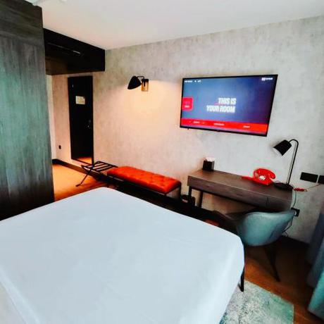 Imagen de la habitación del Hotel Radisson RED London Gatwick Airport. Foto 9