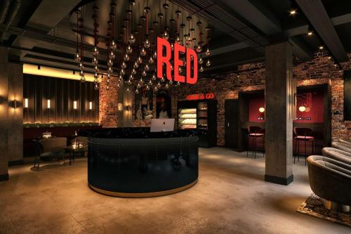 Imagen general del Hotel Radisson RED London Gatwick Airport. Foto 2