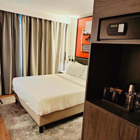 Imagen de la habitación del Hotel Radisson RED London Gatwick Airport. Foto 12