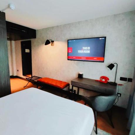 Imagen de la habitación del Hotel Radisson RED London Gatwick Airport. Foto 16