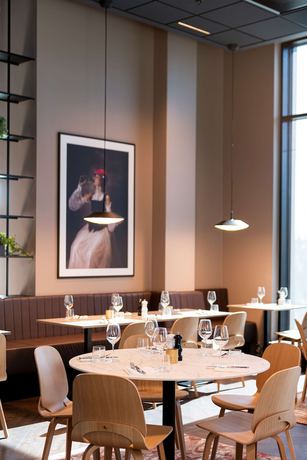 Imagen del bar/restaurante del Hotel Radisson RED Oslo Okern. Foto 2