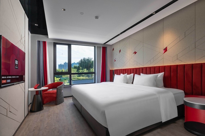 Imagen de la habitación del Hotel Radisson Red Beijing Universal Resort. Foto 8