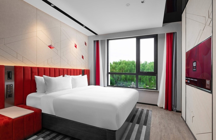 Imagen de la habitación del Hotel Radisson Red Beijing Universal Resort. Foto 9