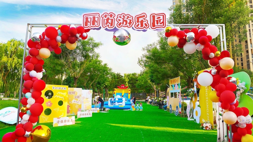 Imagen de los exteriores del Hotel Radisson Red Beijing Universal Resort. Foto 13