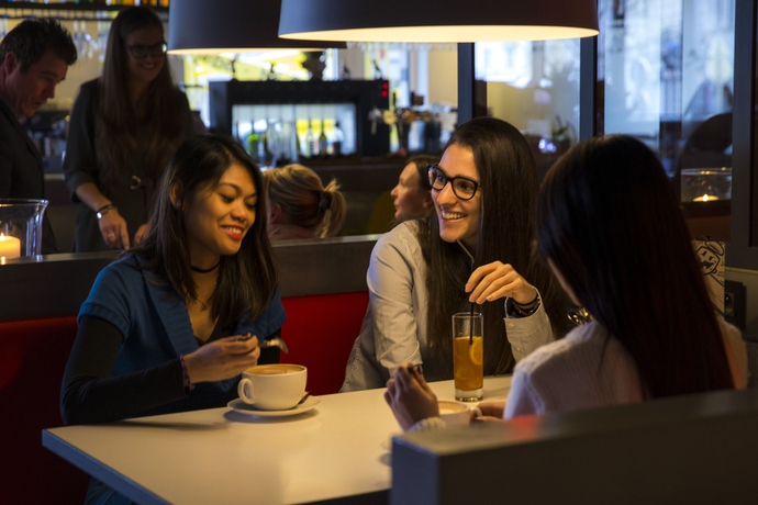 Imagen del bar/restaurante del Hotel Radisson Red Brussels. Foto 6