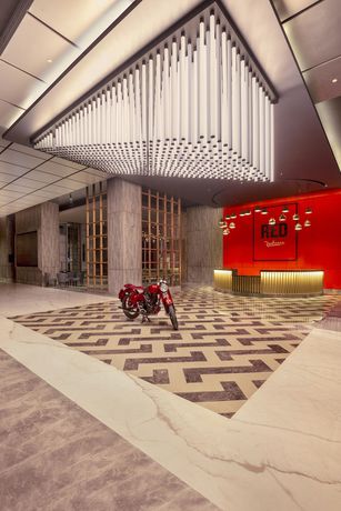 Imagen de los interiores del Hotel Radisson Red Chandigarh Mohali. Foto 10