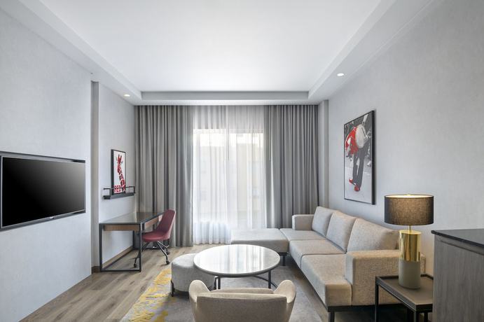 Imagen de la habitación del Hotel Radisson Red Chandigarh Mohali. Foto 9