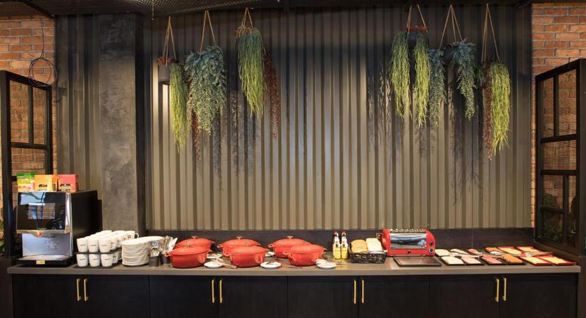 Imagen del bar/restaurante del Hotel Radisson Red London Greenwich The O2. Foto 2