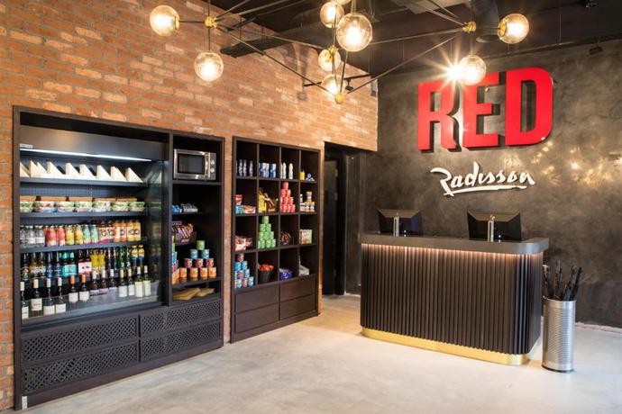 Imagen de los interiores del Hotel Radisson Red London Greenwich The O2. Foto 17