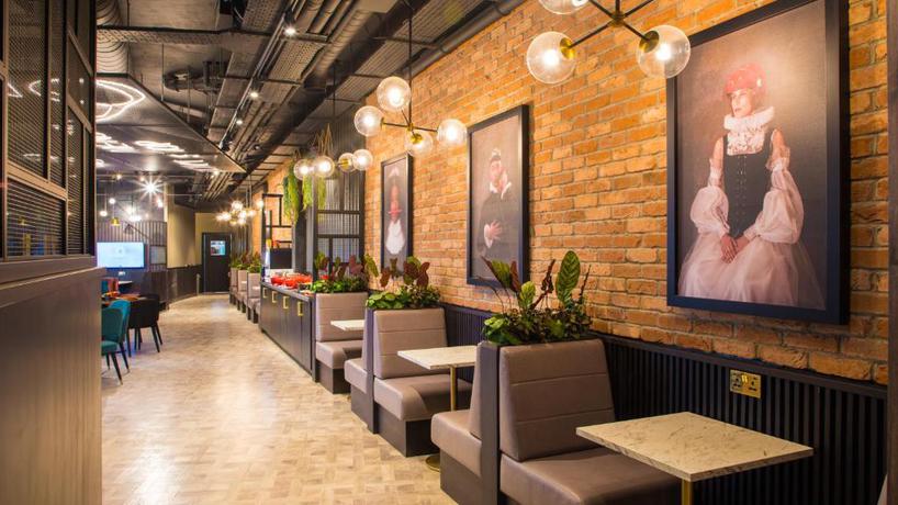 Imagen del bar/restaurante del Hotel Radisson Red London Greenwich The O2. Foto 3