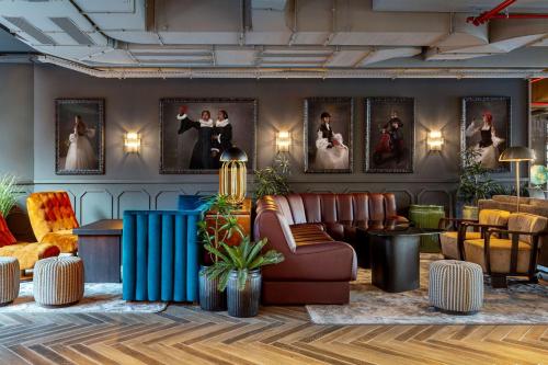 Imagen general del Hotel Radisson Red Madrid. Foto 5