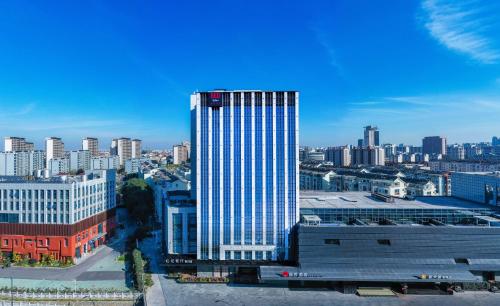 Imagen general del Hotel Radisson Red Yangzhou Slender West Lake. Foto 12