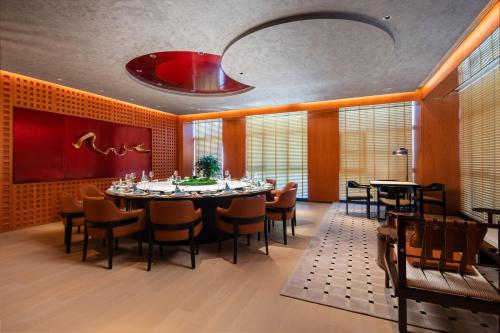 Imagen general del Hotel Radisson Red Yangzhou Slender West Lake. Foto 13