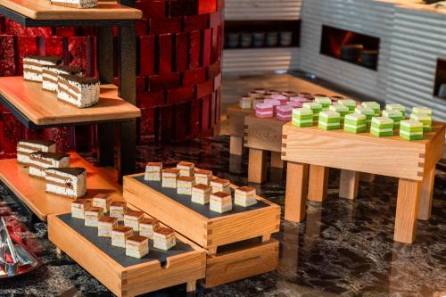 Imagen general del Hotel Radisson Red Yangzhou Slender West Lake. Foto 15