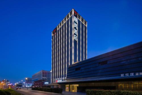 Imagen general del Hotel Radisson Red Yangzhou Slender West Lake. Foto 16