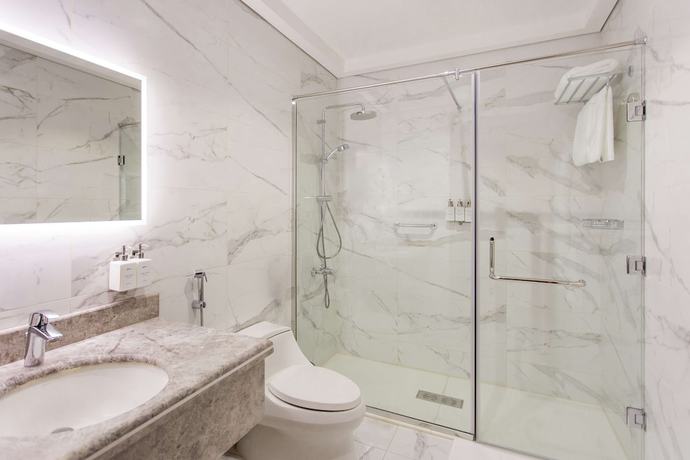 Imagen de la habitación del Hotel Radisson Riyadh Airport. Foto 15