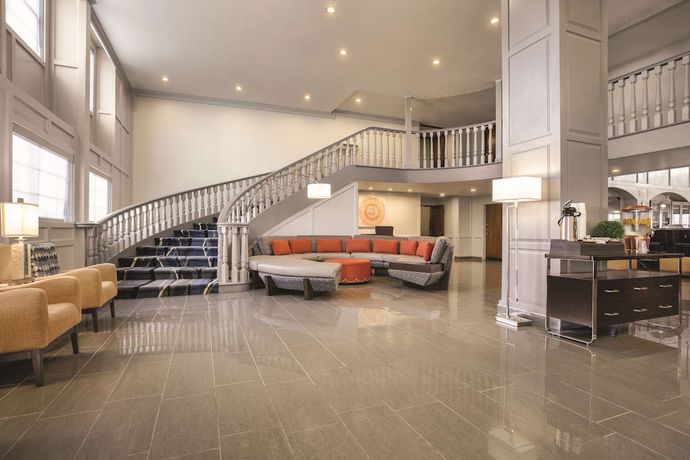 Imagen de los interiores del Hotel Radisson Salt Lake City Airport. Foto 18