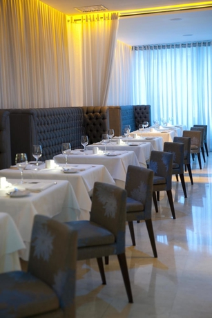 Imagen del bar/restaurante del Hotel Radisson San Isidro. Foto 3