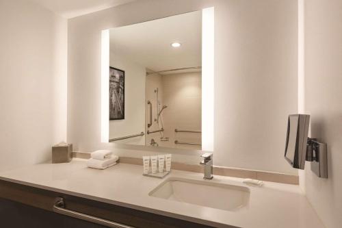 Imagen de la habitación del Hotel Radisson Seattle Airport. Foto 20