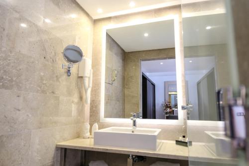 Imagen de la habitación del Hotel Radisson Sfax. Foto 9