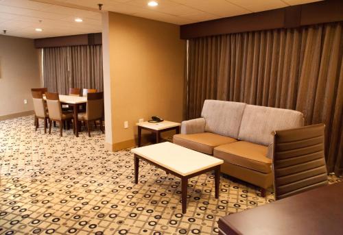 Imagen de la habitación del Hotel Radisson Southfield-Detroit. Foto 9