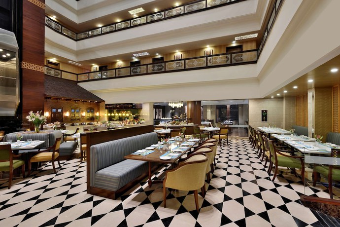 Imagen del bar/restaurante del Hotel Radisson Srinagar. Foto 5