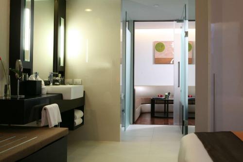 Imagen de la habitación del Hotel Radisson Suites Bangkok Sukhumvit. Foto 7