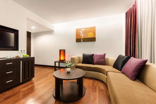 Imagen de la habitación del Hotel Radisson Suites Bangkok Sukhumvit. Foto 13