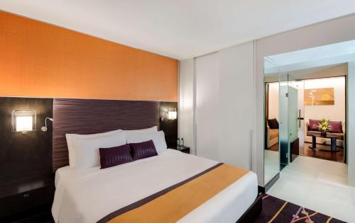 Imagen de la habitación del Hotel Radisson Suites Bangkok Sukhumvit. Foto 16