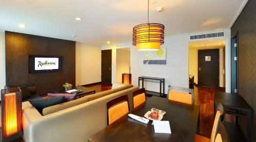 Imagen de la habitación del Hotel Radisson Suites Bangkok Sukhumvit. Foto 20