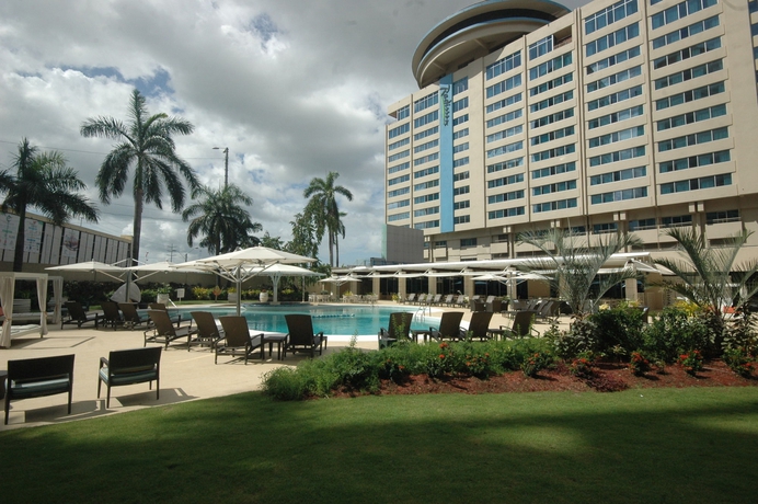 Imagen de la piscina del Hotel Radisson Trinidad. Foto 16