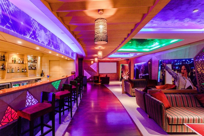 Imagen del bar/restaurante del Hotel Radisson Udaipur. Foto 3