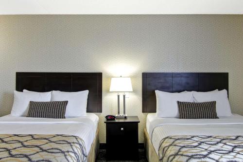 Imagen de la habitación del Hotel Radisson and Conference Centre West Edmonton. Foto 7