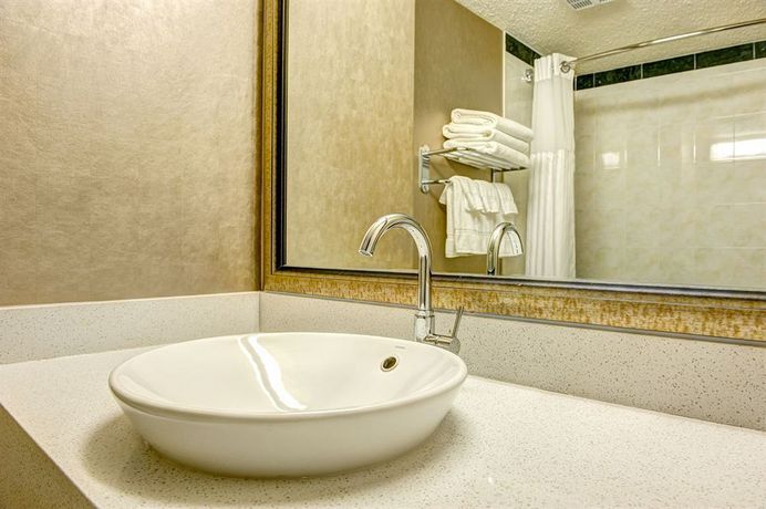 Imagen general del Hotel Radisson and Suites Fort Mcmurray. Foto 5