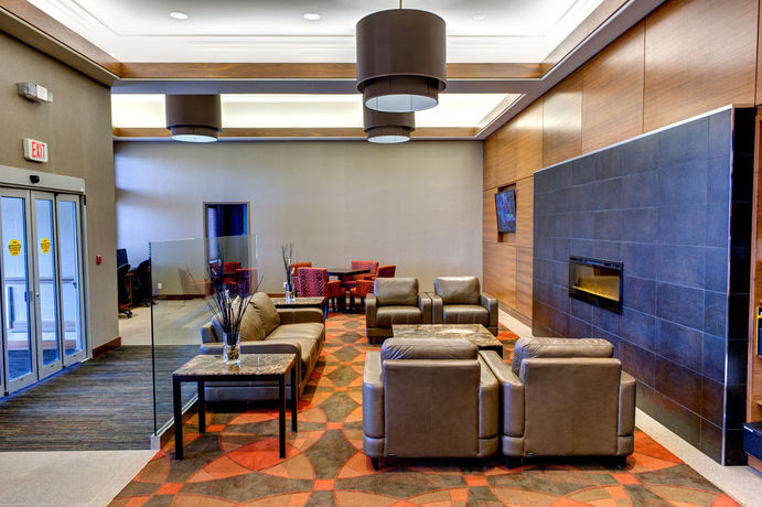 Imagen de los interiores del Hotel Radisson and Suites Fort Mcmurray. Foto 15