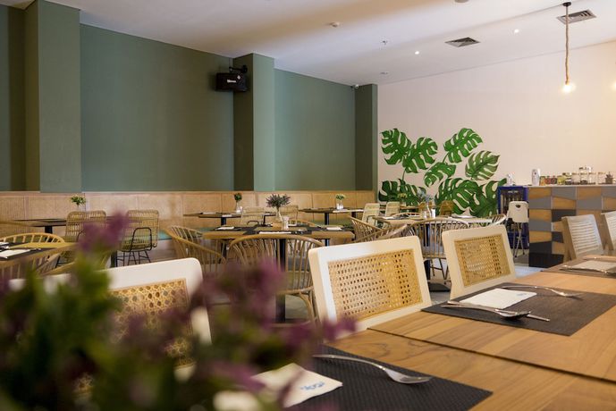Imagen del bar/restaurante del Hotel Radja Art and Boutique Simpang Lima. Foto 2