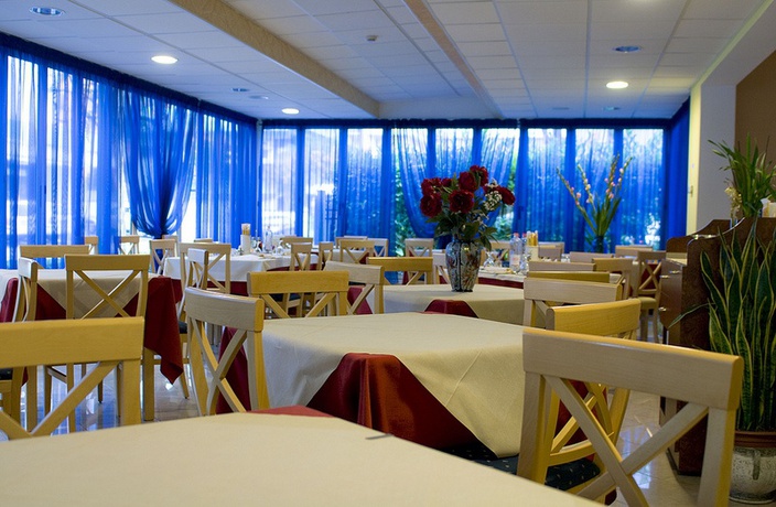 Imagen del bar/restaurante del Hotel Rado. Foto 2