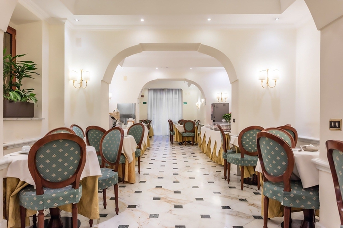 Imagen del bar/restaurante del Hotel Raeli Archimede. Foto 2